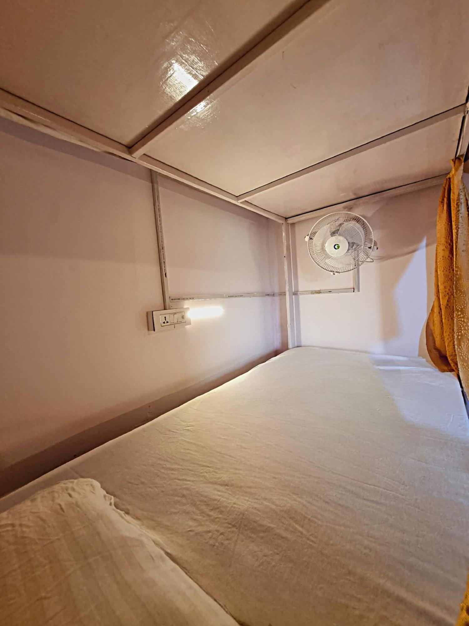 Landlopers Hostel Risikés Kültér fotó